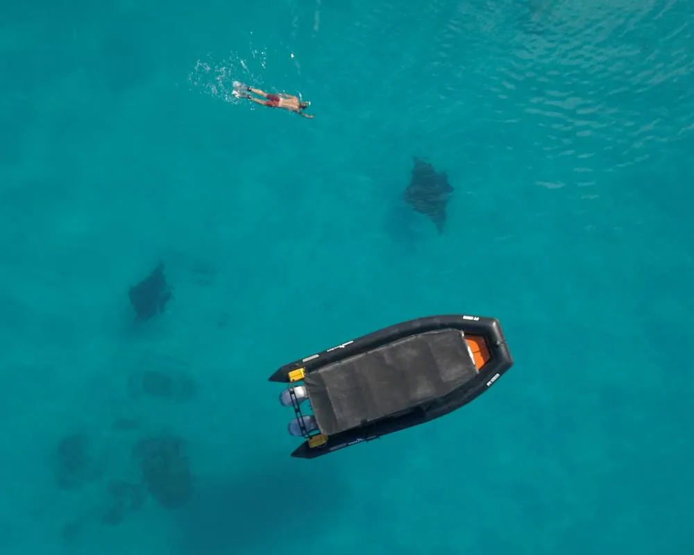 Bora Bora snorkeling site Toopua Nui boat